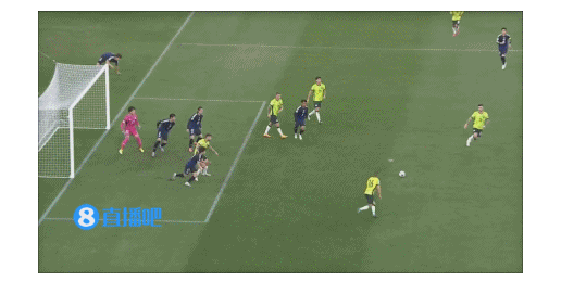 球队队长因伤缺席关键比赛，团队战术调整