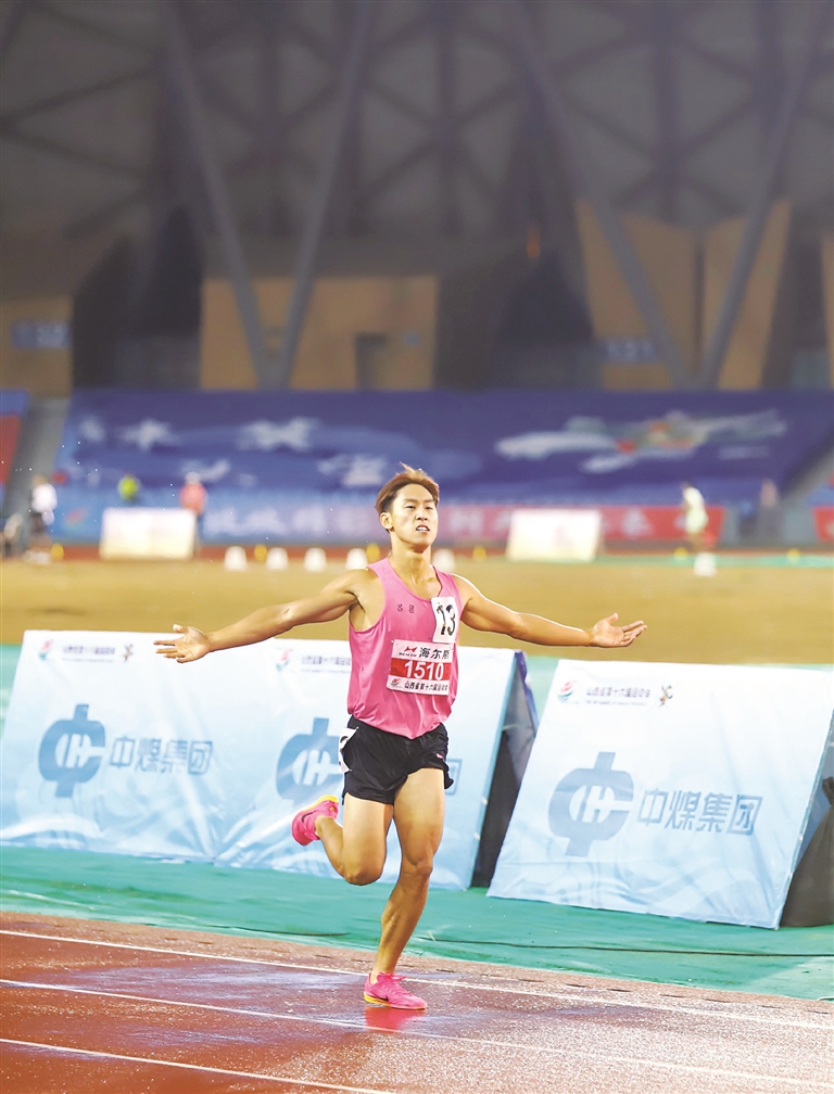 荷兰自行车选手风驰电掣,斩获金牌 荷兰自行车选手风驰电掣,斩获金牌