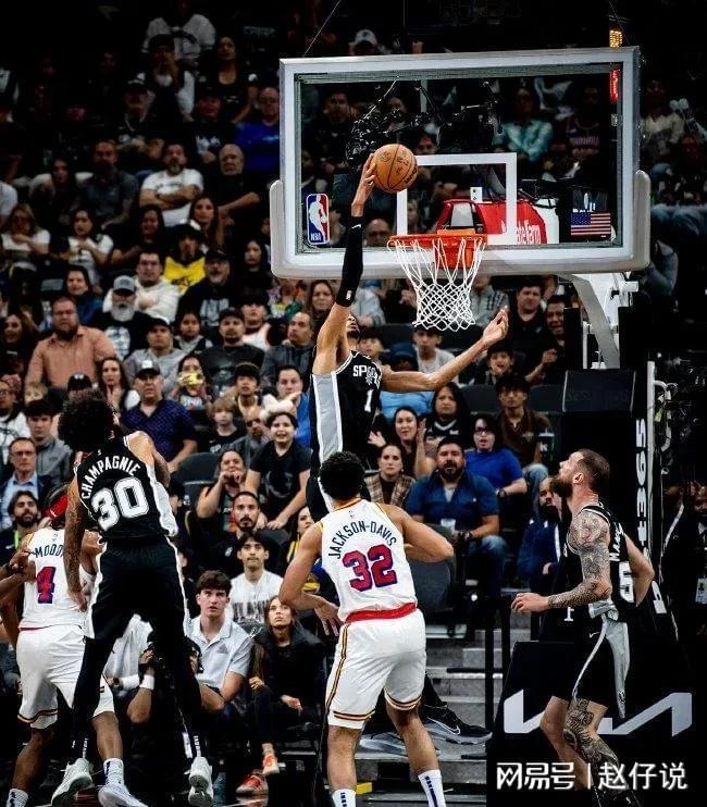 勇士队前锋维金斯狂砍分助胜马刺队的简单介绍 勇士队前锋维金斯狂砍分助胜马刺队的简单介绍