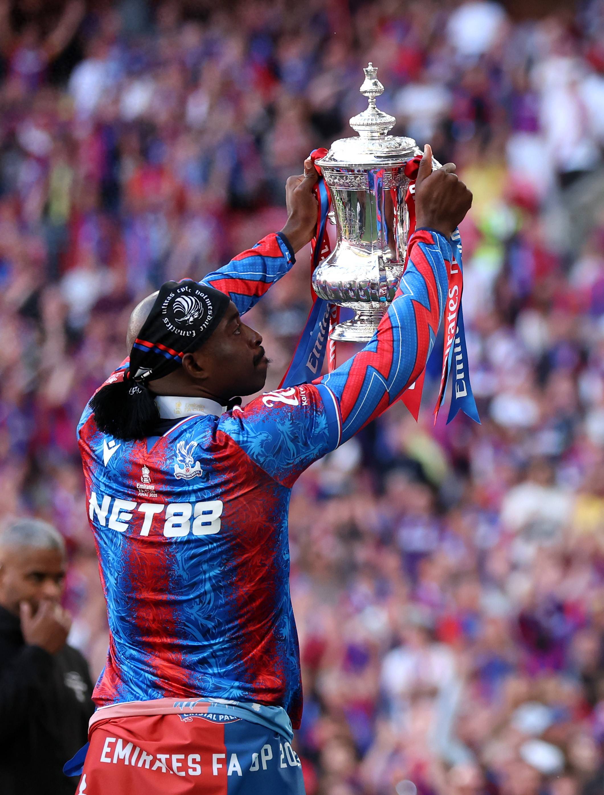 关于水晶宫客场战胜对手,积分榜攀升的信息 关于水晶宫客场战胜对手,积分榜攀升的信息