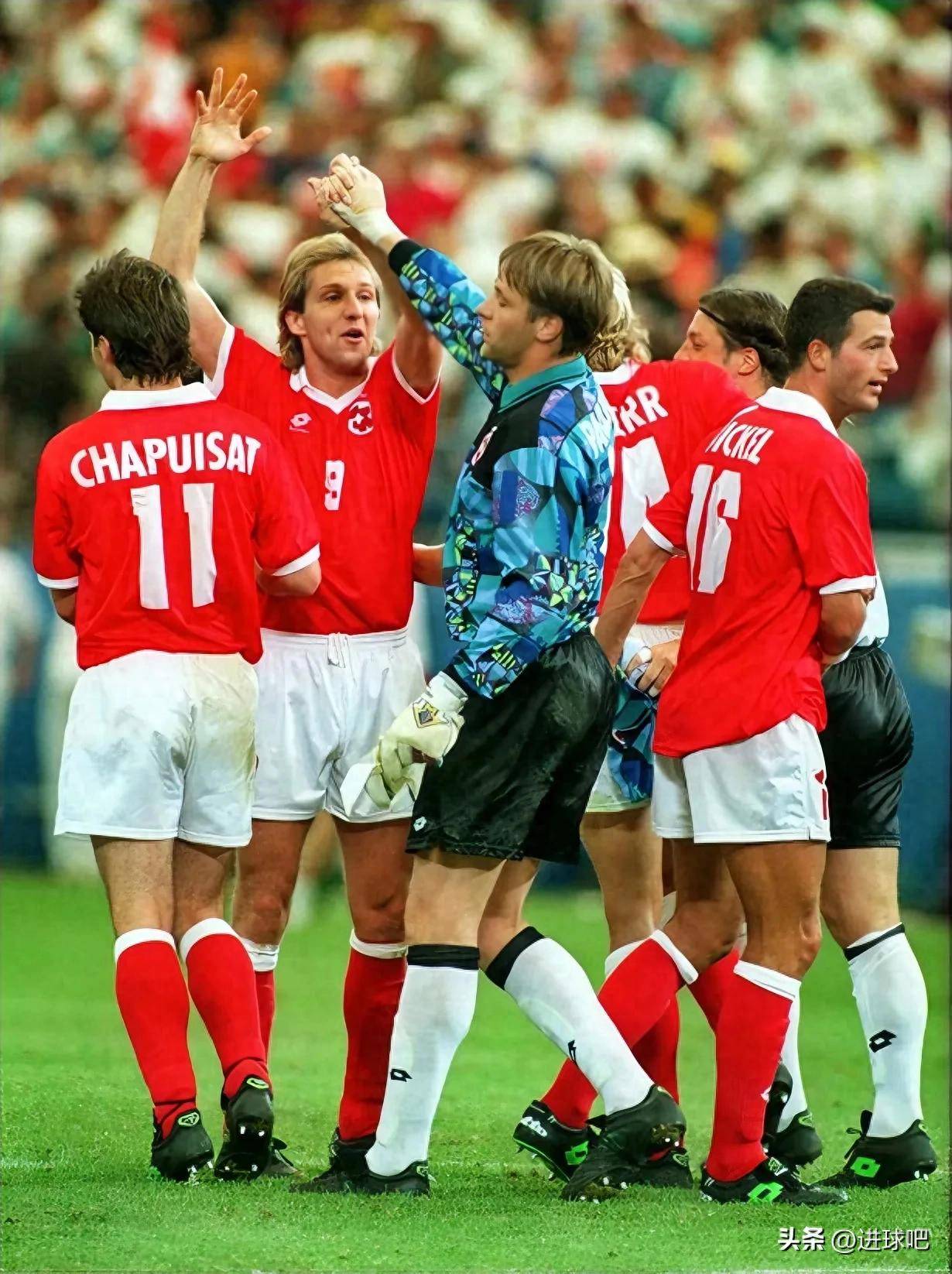 瑞士队球员团结一心,力克对手晋级 瑞士队球员团结一心,力克对手晋级