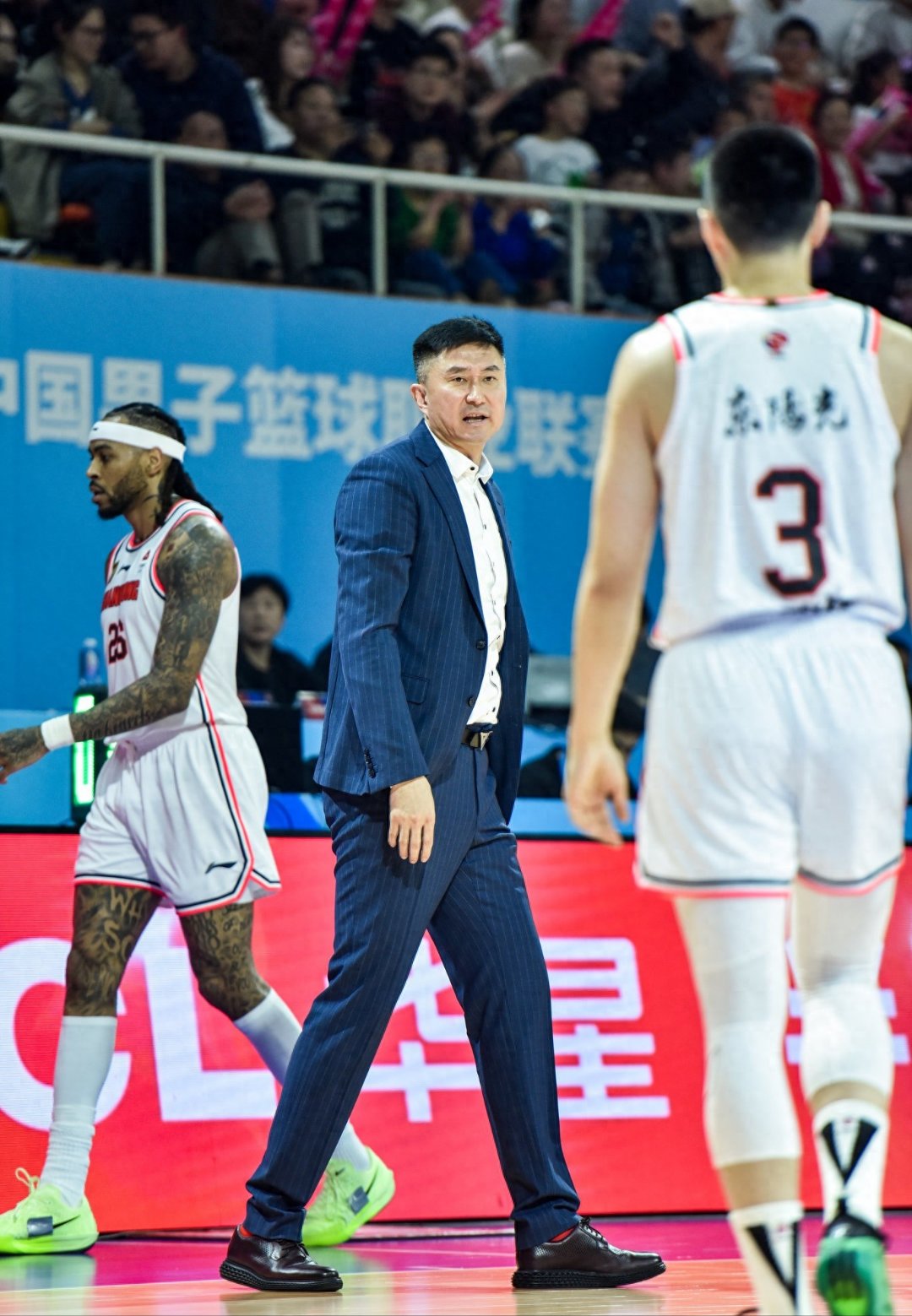 中国男篮横扫马刺,莫兰特统治全场的简单介绍 中国男篮横扫马刺,莫兰特统治全场的简单介绍