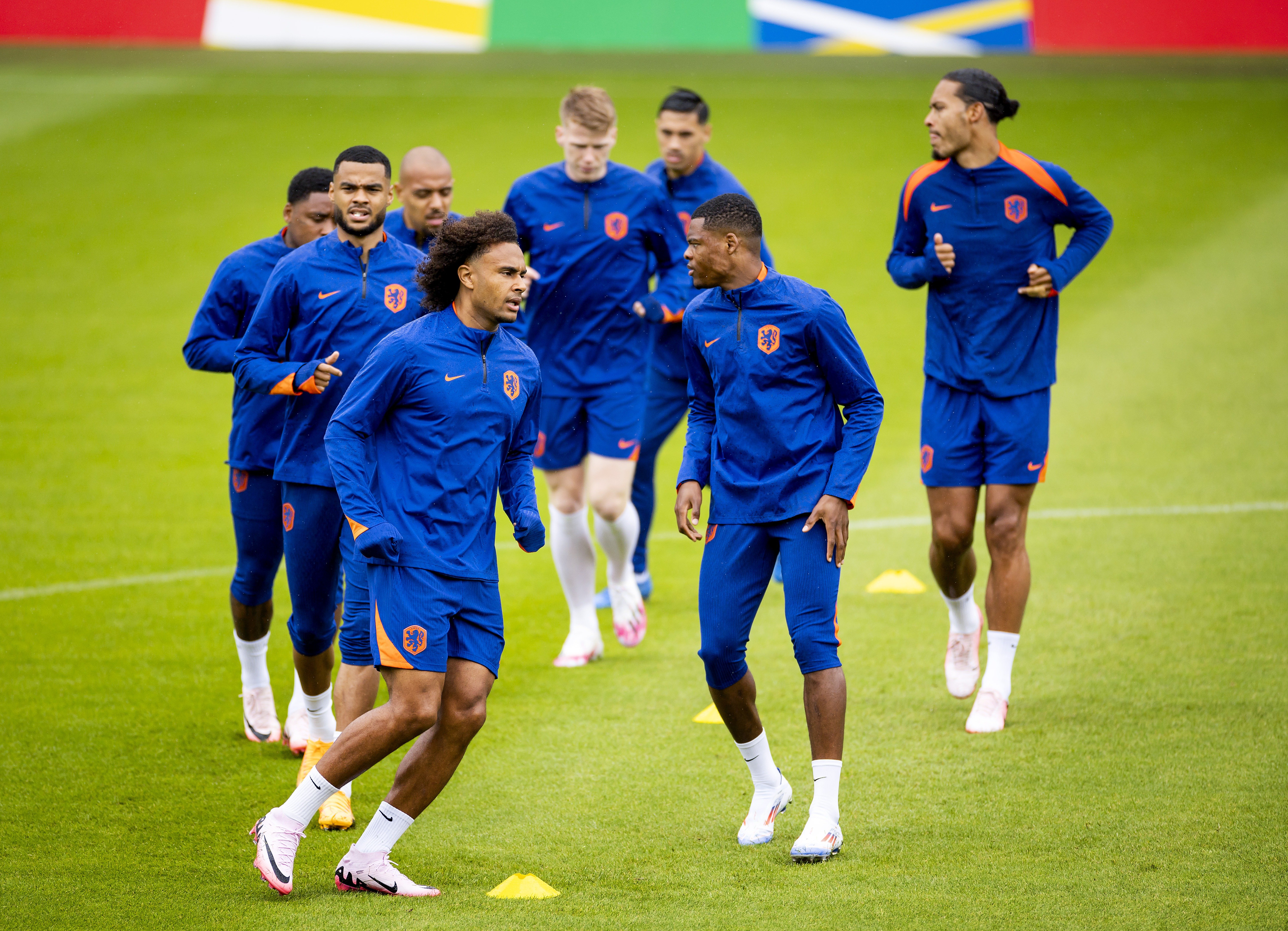 包含多支国家队集结备战,欧洲杯即将揭幕的词条 包含多支国家队集结备战,欧洲杯即将揭幕的词条