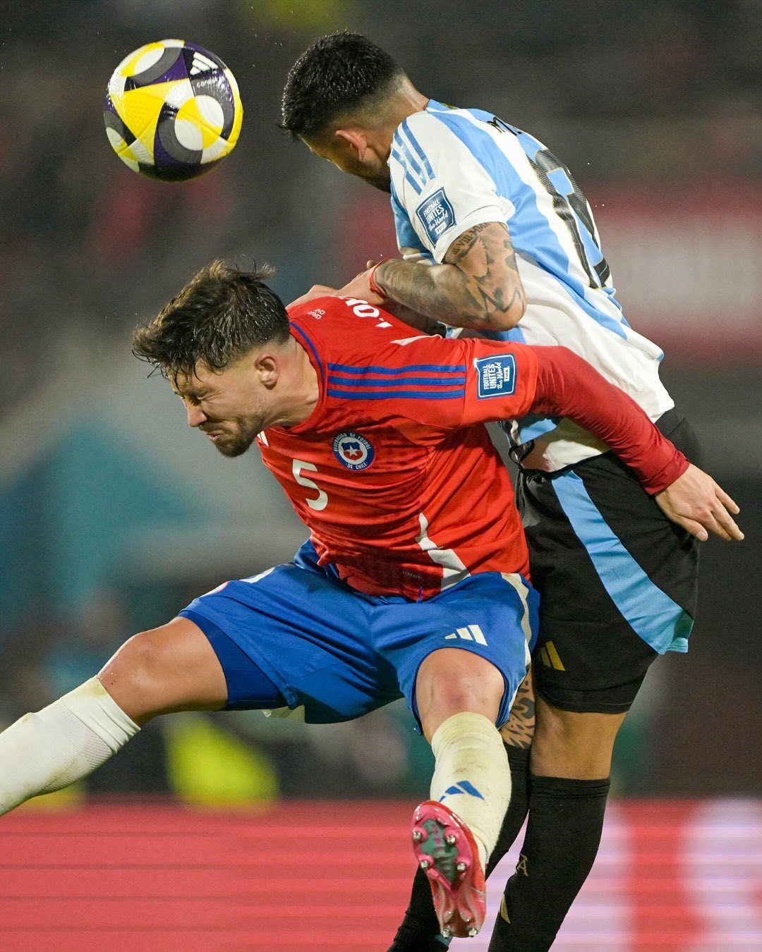 塞维利亚击败瓦伦西亚，追平领头羊