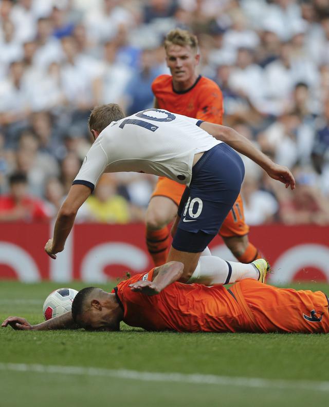 托特纳姆热刺前锋破门得分，球队暂领积分榜的简单介绍