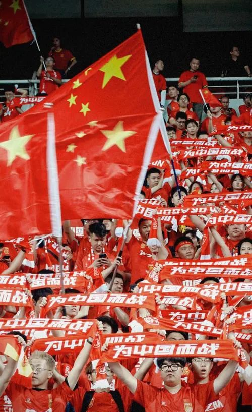 里昂取得惊险胜利，全队斗志旺盛迈向下一场比赛的简单介绍