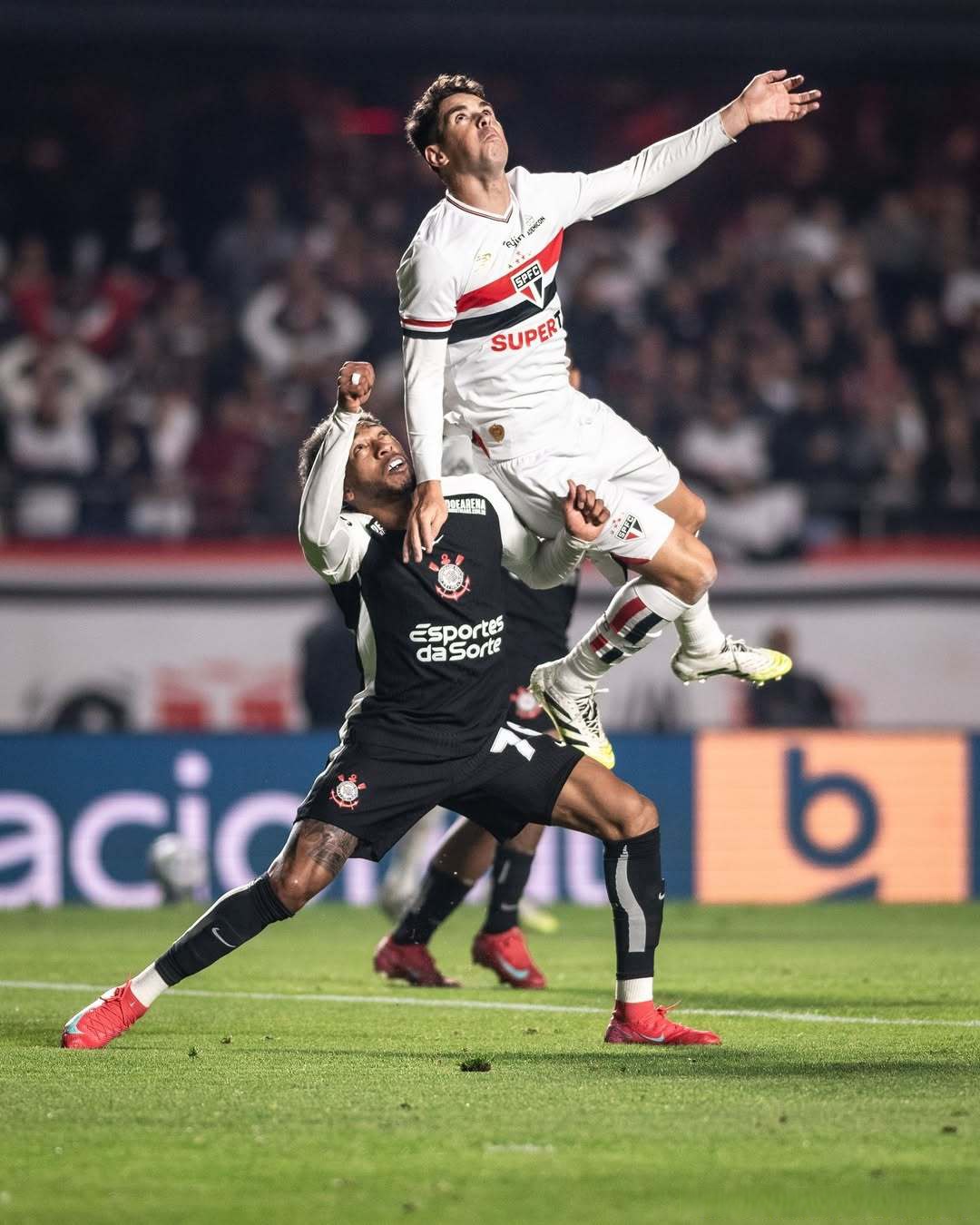 里昂取得惊险胜利，全队斗志旺盛迈向下一场比赛的简单介绍