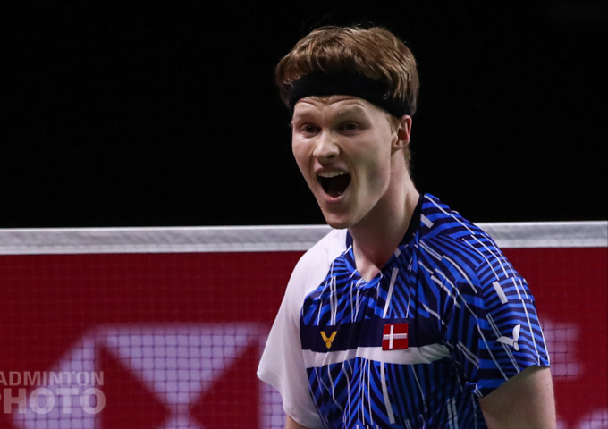 包含日本羽毛球队鏖战英格兰羽毛球队，安赛龙统治全场的词条