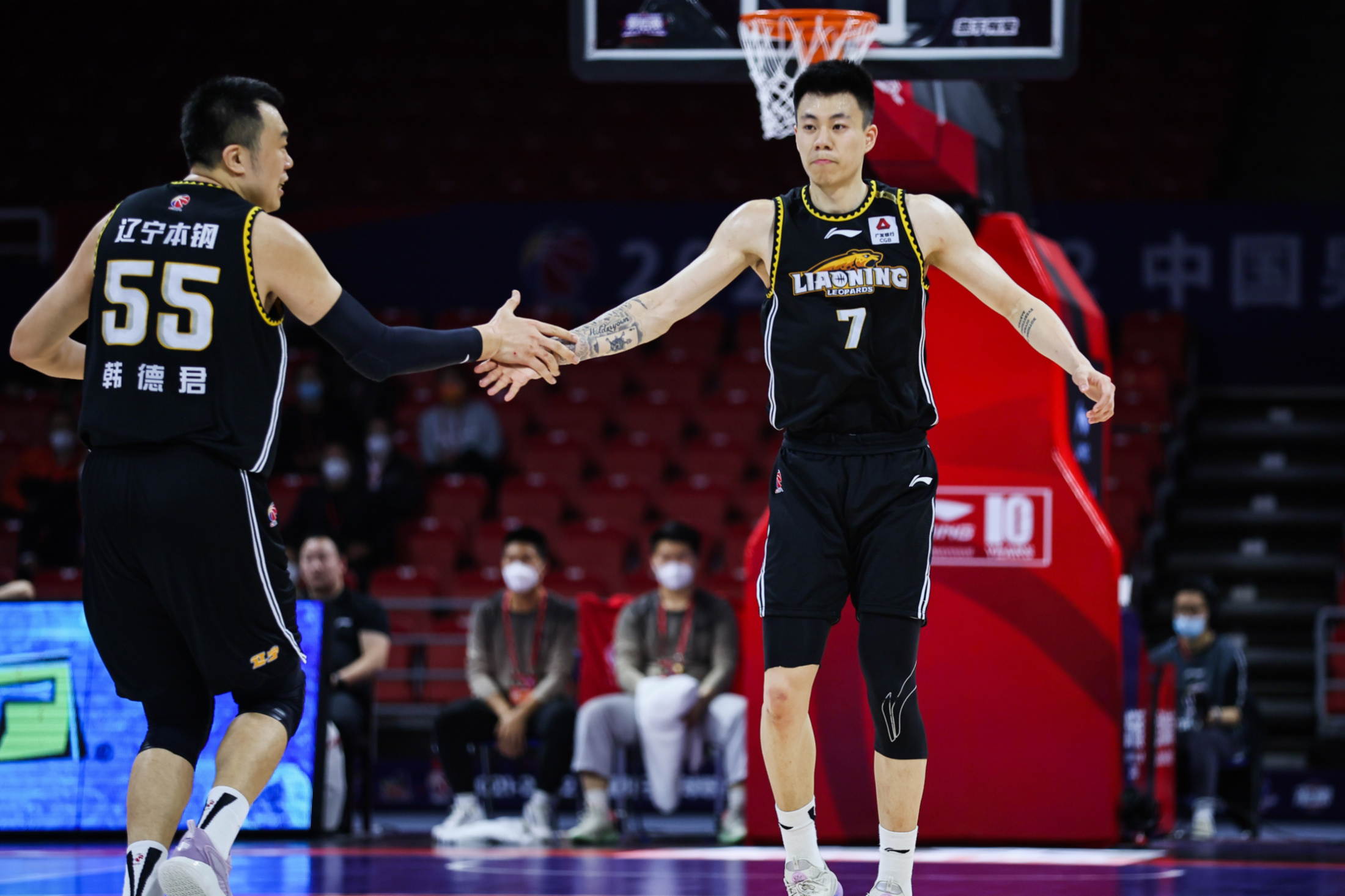 雷霆鏖战山西队,张镇麟点燃赛场 雷霆鏖战山西队,张镇麟点燃赛场