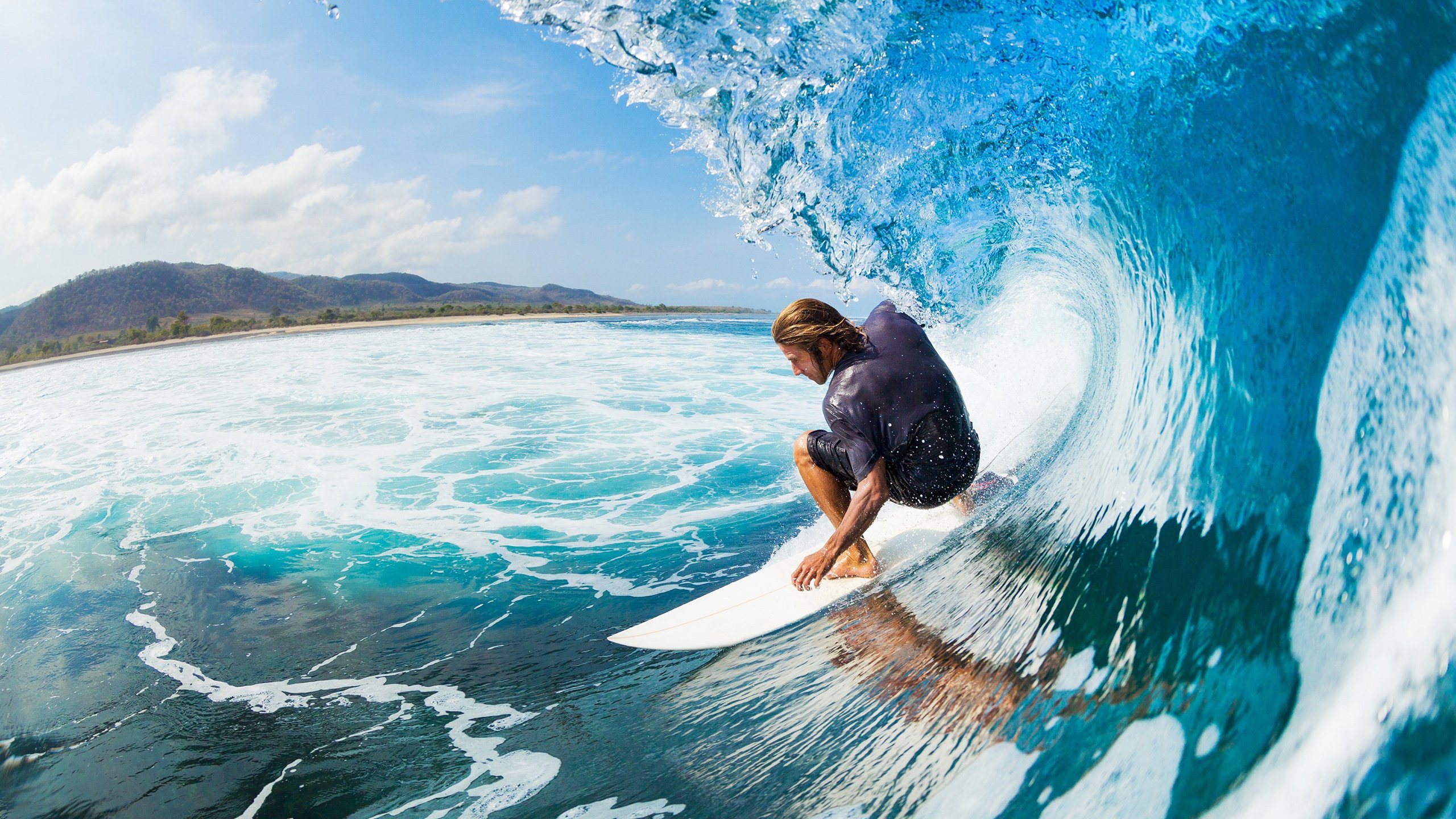 赛道上的艺术，维斯塔潘驾驭阿斯顿马丁鏖战红牛二队