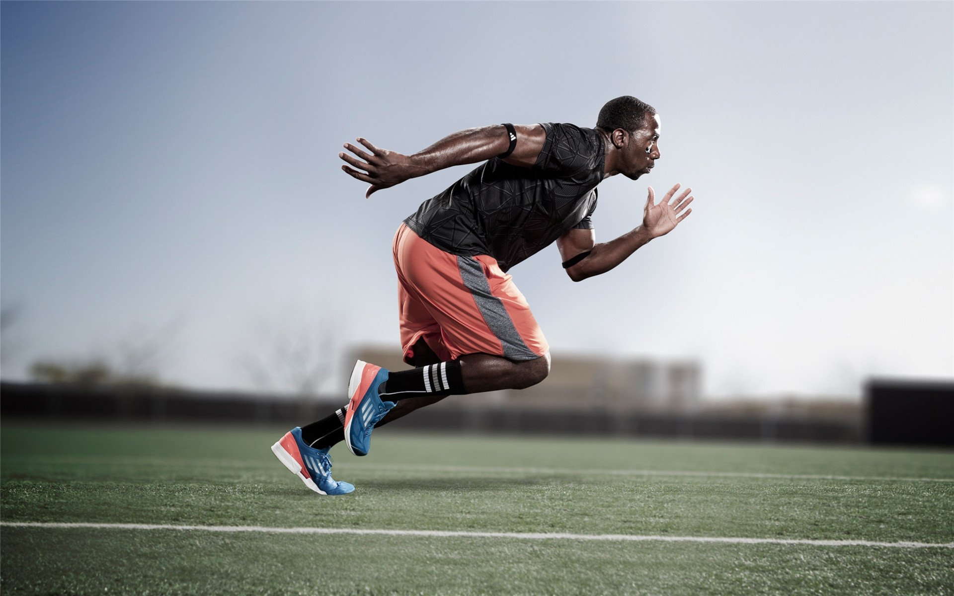 威廉姆斯轻取红牛车队，拉塞尔点燃赛场，一场颠覆F1格局的胜利