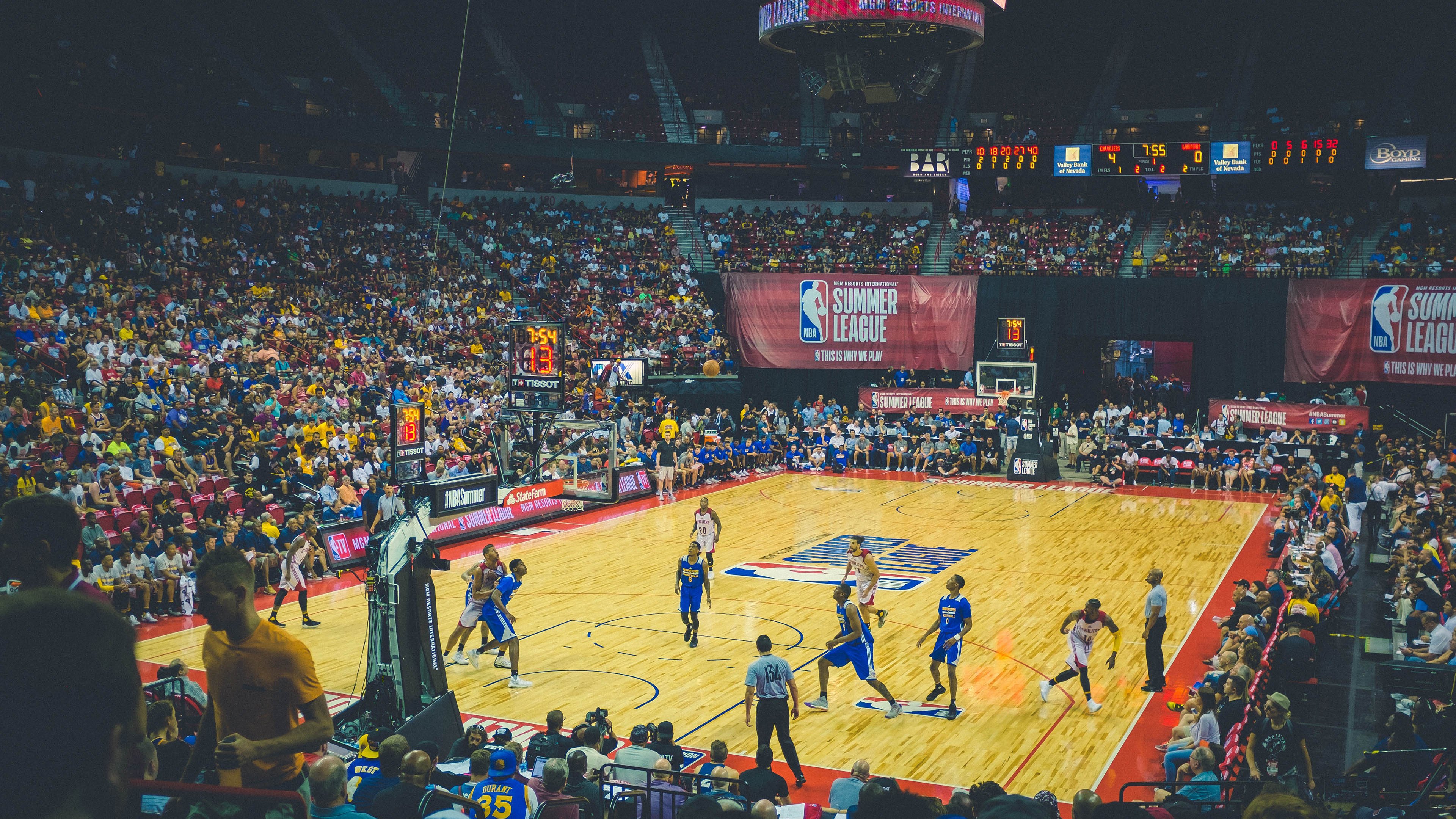 麦科勒姆惊艳四座，尼克斯上演惊天逆转公牛